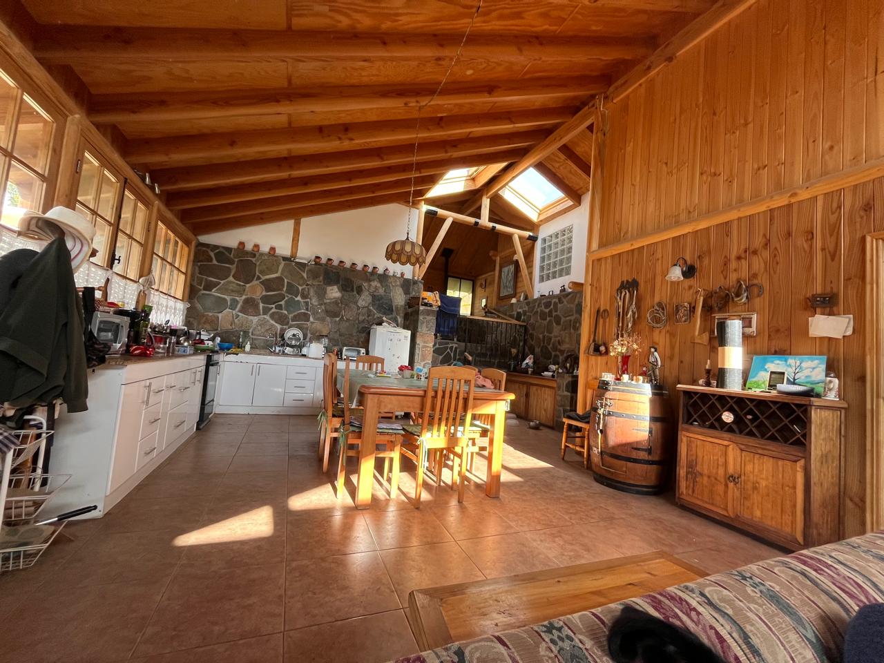https://xprop-spaces.nyc3.digitaloceanspaces.com/property/7610/05/gallery/Casa%20caleu1_6a0ce6bada3e5.jpg